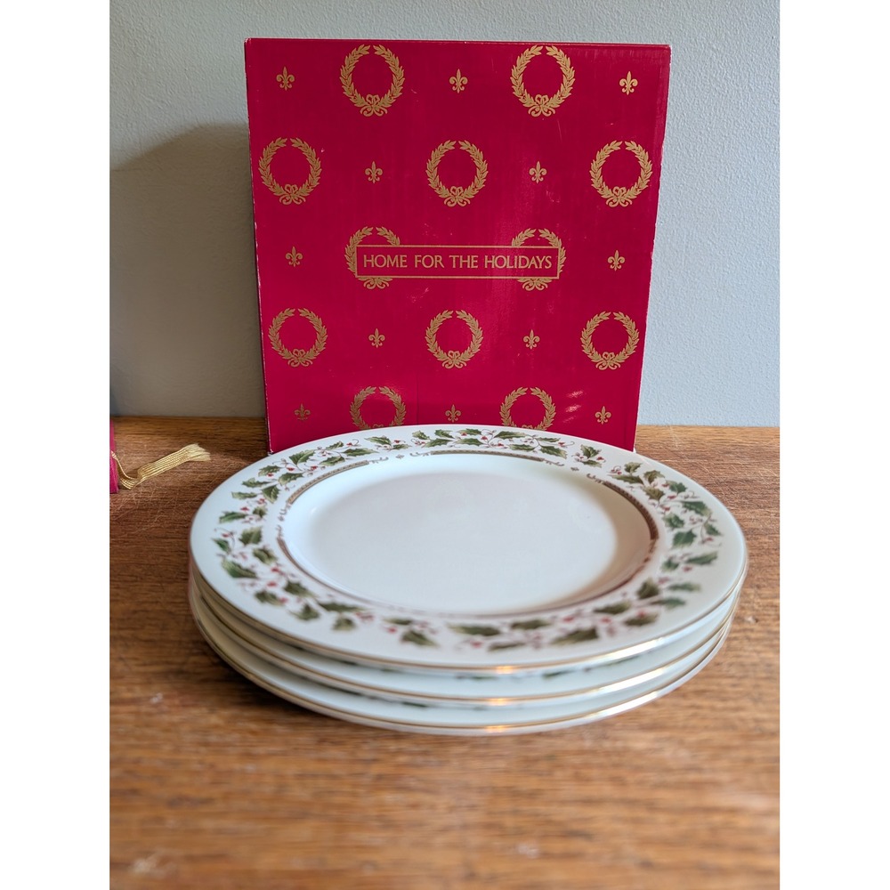 Royal Limited Holly Holiday Salad Dessert Plates Set of 4 Japan 7.5in Vintage